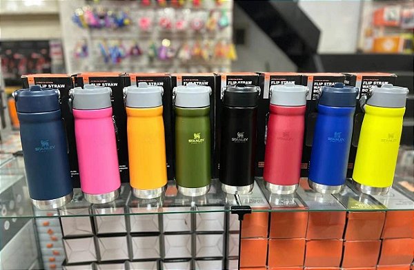 Garrafa Térmica Flip Straw Tumbler 650ml - Praticidade e Estilo para suas Aventuras