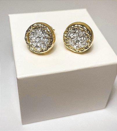 Brinco dourado com pedra prateadas