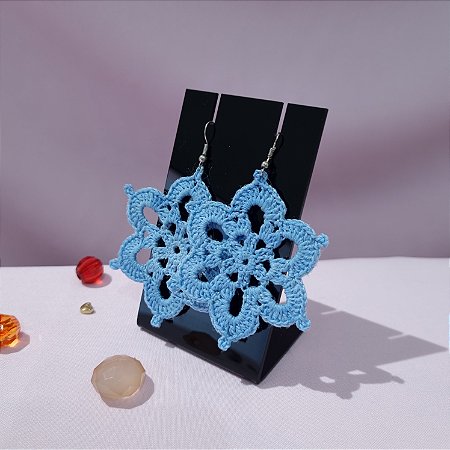 Brinco Flor de crochê azul claro