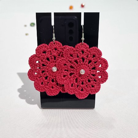 Brinco Flor de crochê vermelho