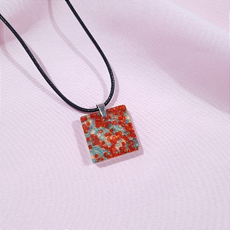 Colar Quadrado vermelho e azul