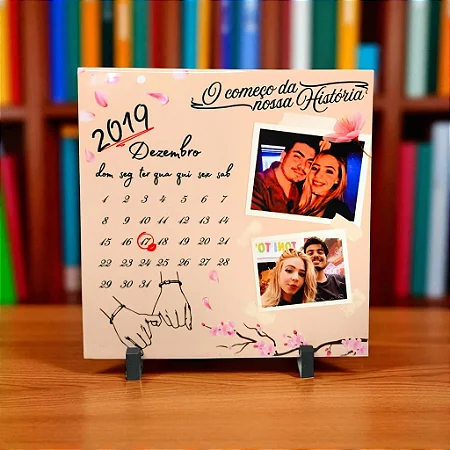 Quadro Decorativo Casal com Data e Fotos – O Começo da Nossa História