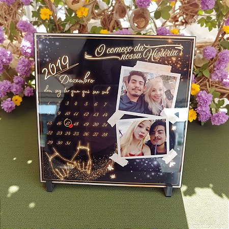 Quadro Decorativo Casal com Data e Fotos versão 2 – O Começo da Nossa História