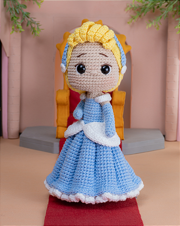 Boneca amigurumi princesa Cinderela