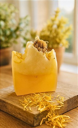 Sabonete Artesanal de Calêndula e Camomila