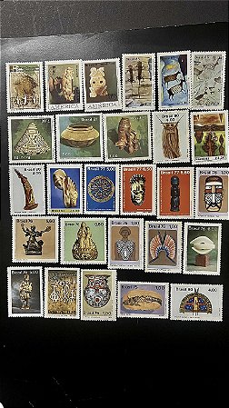 27 Selos Comemorativos do Brasil - Artefatos Historicos - Mint - ref.750