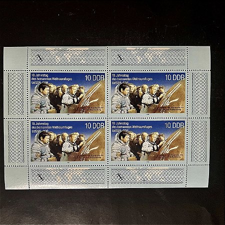 Mini folha de Selos Estrangeiros - Alemanha Oriental - 10o.Aniversario do Voo Espacial Conjunto URSS-DDR - 1988 - Mint - ref.930