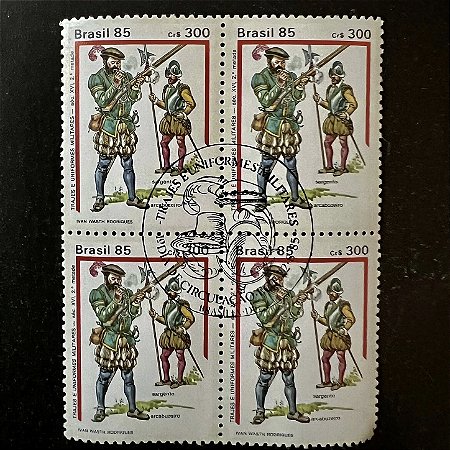 Quadra de Selos Comemorativos do Brasil - Trajes e Uniformes Militares - Arcabuzeiro - 1985 - com carimbo comemorativo - ref.2848