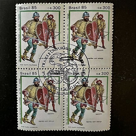 Quadra de Selos Comemorativos do Brasil - Trajes e Uniformes Militares - Capitão com Adarga - 1985 - com carimbo comemorativo - ref.2849