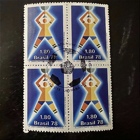 Quadra de Selos Comemorativos do Brasil - XI Campeonato Mundial de Futebol na Argentina - Jogador Erguendo a Taça - 1978 - com carimbo comemorativo - ref.2904