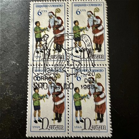 Quadra de Selos Comemorativos do Brasil - Natal 68 - Papai Noel entregando Presentes - 1968 - com carimbo comemorativo - ref.2964
