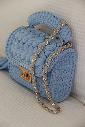 Bolsa de Crochê Azul com Corrente Dourada