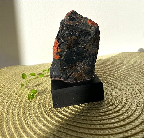 Onix Preta (com base de madeira)