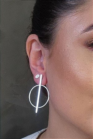 Brinco Grande Com Circulo E Fio No Meio Banhado Em Ródio Branco