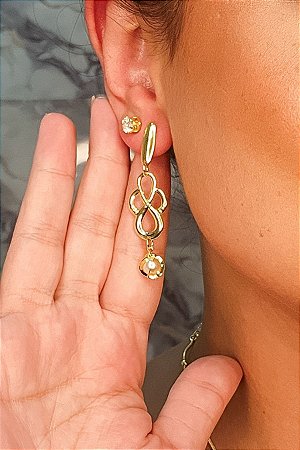 Brinco Médio Trabalhado Com Pérola Trabalhada Banhado Em Ouro 18k