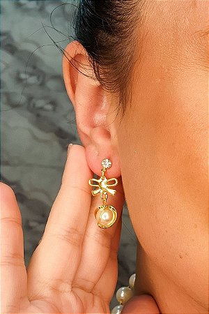 Brinco De Pérola Trabalhada Com Zircônia E Laço Banhado Em Ouro 18k