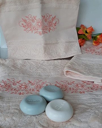 Jogo de Banho 3 Peças Soft Art com Arranjo Floral