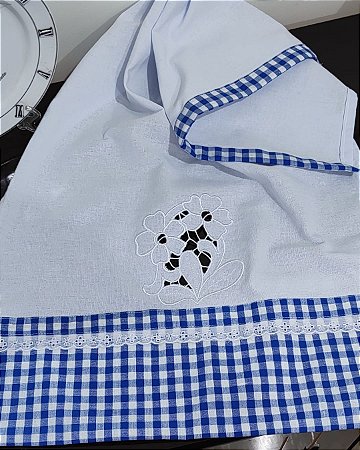 Pano de Prato em Sacaria com Bordado Rechileiu e Barrado em Bordado Inglês Delicado