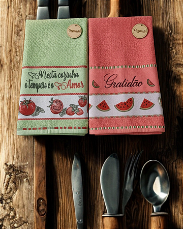 Pano de Prato Döhler Linha Picnic – Bordado Artesanal "Nesta Cozinha o Tempero é o Amor e Gratidão"e Gratidão"