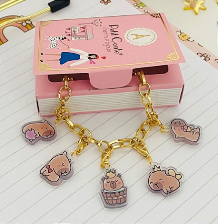 Pulseira tam M Petit Conte com 5 charms Capivaras