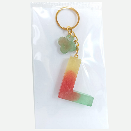 Chaveiro Personalizado em Resina - Formato de Letra Com Pingente