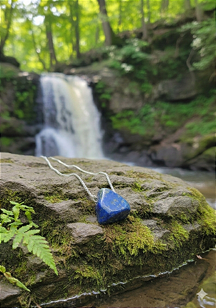 Colar com lápis lazuli