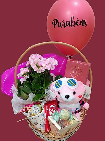 Cesta de Pelúcia e guloseimas