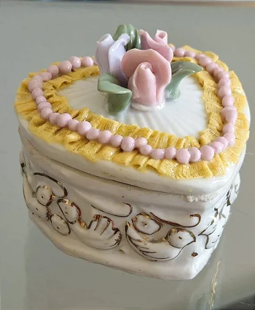 porta jóias em porcelana (antiguidade / raridade / relíquia / antiquário)