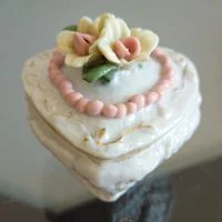 porta jóias em porcelana (antiguidade / raridade / relíquia / antiquário)