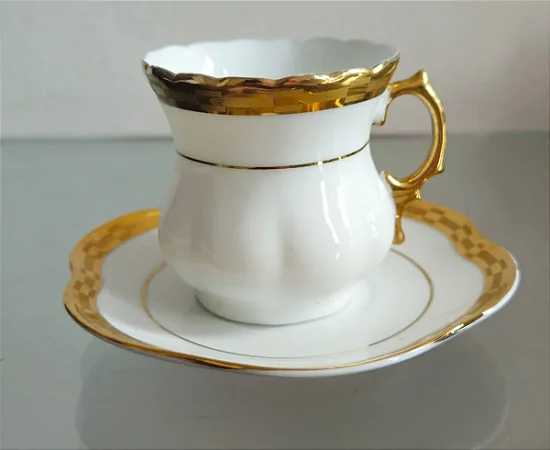 xícara de café com pires em porcelana (antiguidade / raridade / relíquia / antiquário)