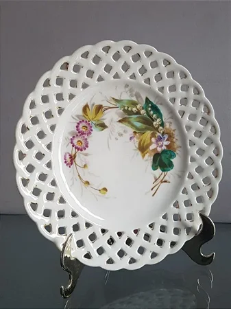 prato raso em porcelana russa (antiguidade / raridade / antiquário / relíquia)