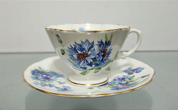 xícara de café com pires em porcelana (antiguidade / raridade / relíquia / antiquário)