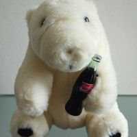 urso de pelúcia coca cola
