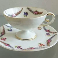 xícara de café em porcelana (antiguidade / raridade / relíquia / antiquário)