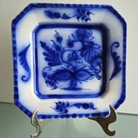 prato em porcelana (antiguidade / raridade / relíquia / antiquário)