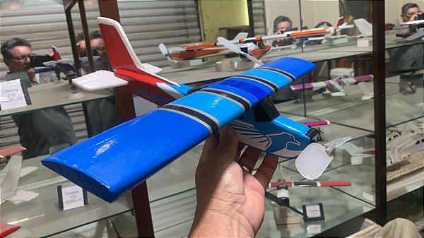 aviaozinho Cessna Aguia aeroclube do Parana cores especiais (Parana Clube)