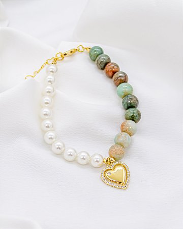 Pulseira Elegante de Pedra Shell e Jade Verde com Pingente Coração