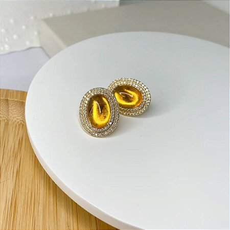 Brinco Oval Citrino com Micro Zircônia