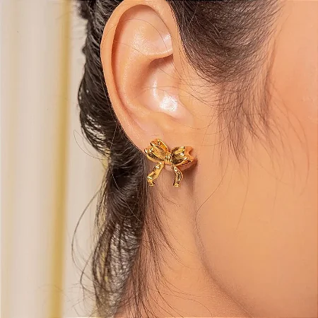 BRINCO LAÇO FITA BANHADO A OURO 18K