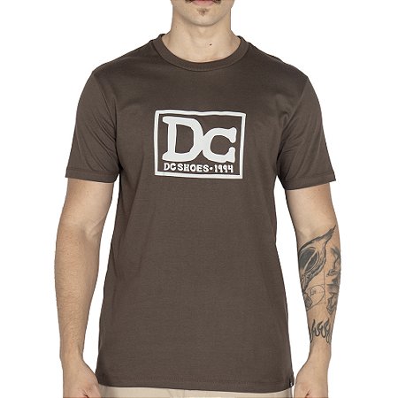 Camiseta DC Shoes DC Star WT25 Masculina Marrom Escuro