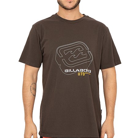 Camiseta Billabong Spec 73 I SM26 Masculina Marrom Escuro
