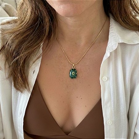 AMEI DE PAIXÃO - Corrente Folheada a Ouro 18k com Pingente de Pedra Natural Verde