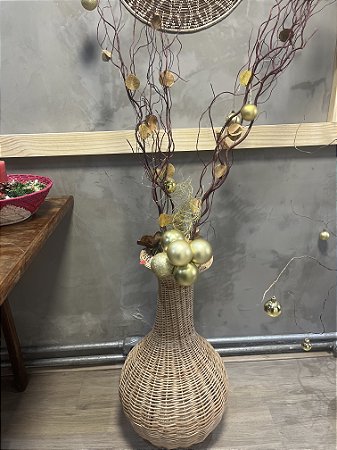 Cesto de Vime com galhos