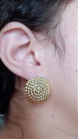 Brinco Círculo Orgânico Dourado em Aço Inox