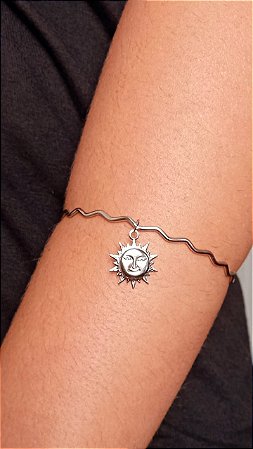 Bracelete Solar em Metal Ondulado