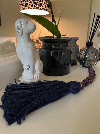 Enfeite de mesa - Cerâmica vinho com tassel rústico marinho