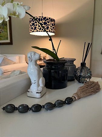 Enfeite de mesa - Cerâmica cinza com tassel rústico bege