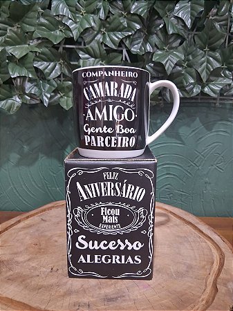 Caneca de Aniversário Amigo – "Companheiro, Camarada, Parceiro"