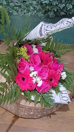 buquê de rosas com gérberas