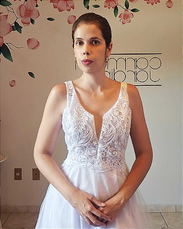 Vestido de Noiva Flor de Lótus - Com Decote Punhal e Tule Illusion